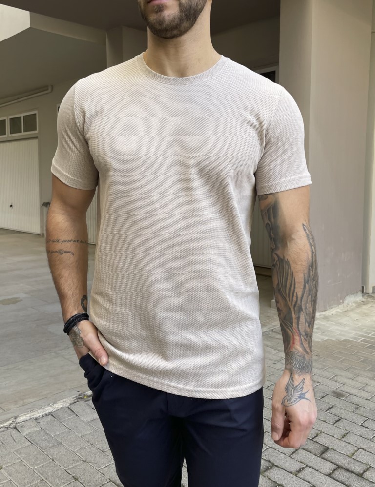 Ανδρική μπεζ κοντομάνικη μπλούζα με ανάγλυφο ύφασμα R250331